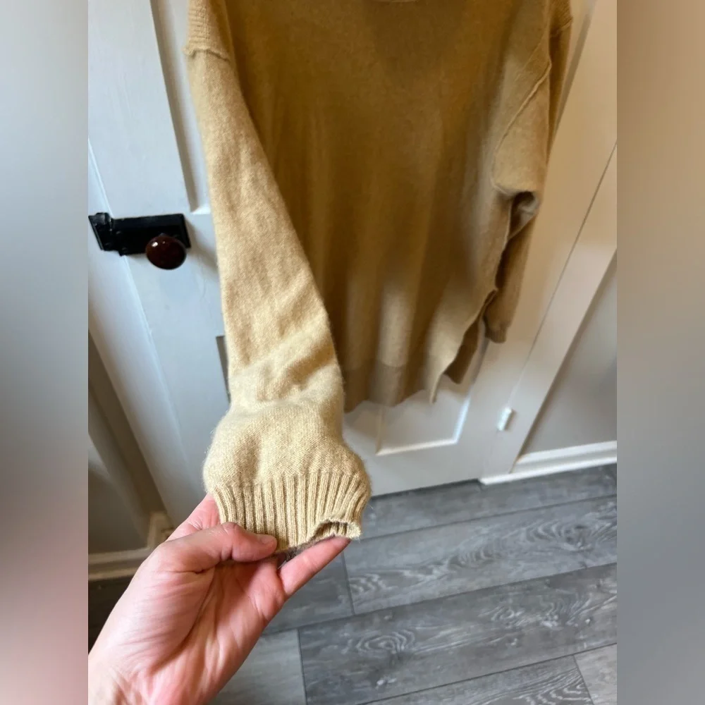 NWOT FREE PEOPLE 100% Cashmere High Slit Light weight Turtleneck sweater Size S